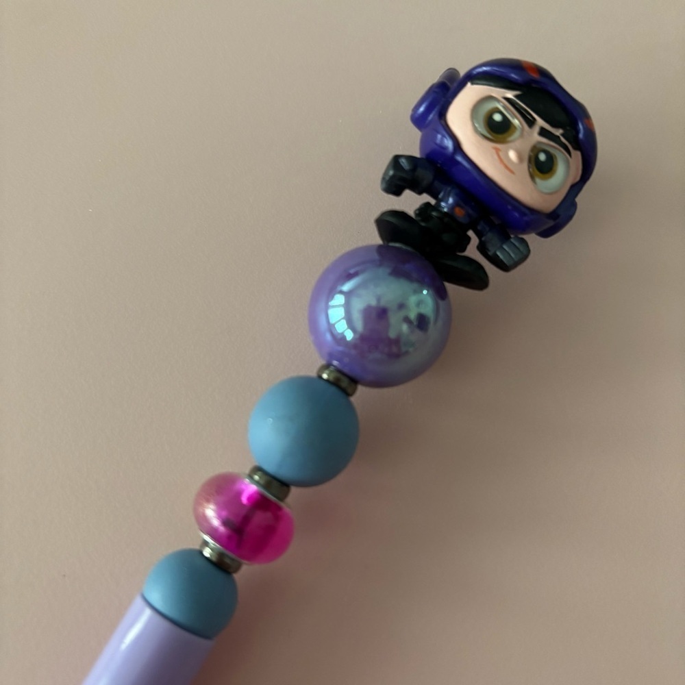 Disney Doorables: Big Hero 6: Hiro Hamada in hero suit handmade beaded pen
